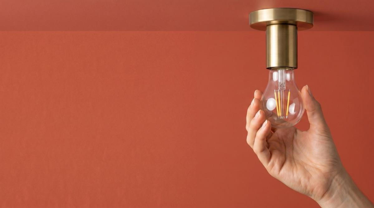 Électricien Plamby vérifié pour changer une ampoule à Paris & Île-de-France